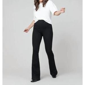 NEW SPANX flare jeans in clean black